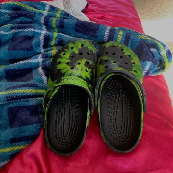 Crocs Tie Dye Green and Black Mens 5 Womens 7 Crocs Classic Tie Dye Black Green Clog | Mercari main image 4